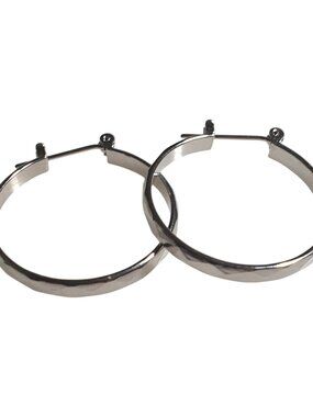 Silver Tone Hoop Earrings Lightweight Round Faceted Texture Secure Latch Back